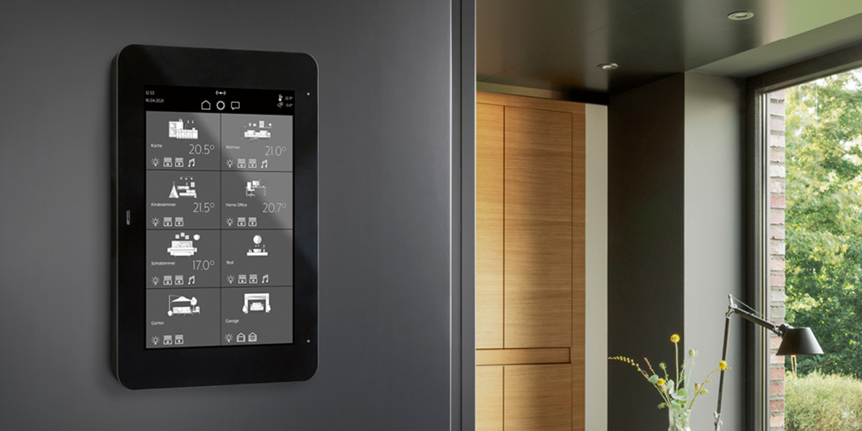 JUNG Smart Panel 8 bei Elektrotechnik Homeier GmbH in Alteglofsheim