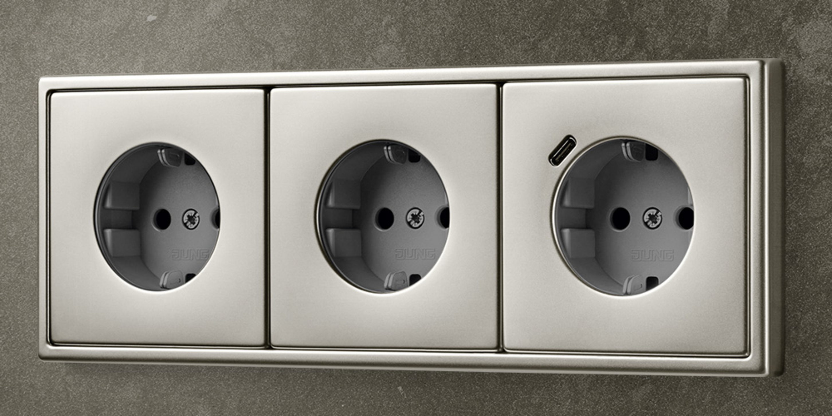 SCHUKO® Steckdosen mit USB bei Elektrotechnik Homeier GmbH in Alteglofsheim