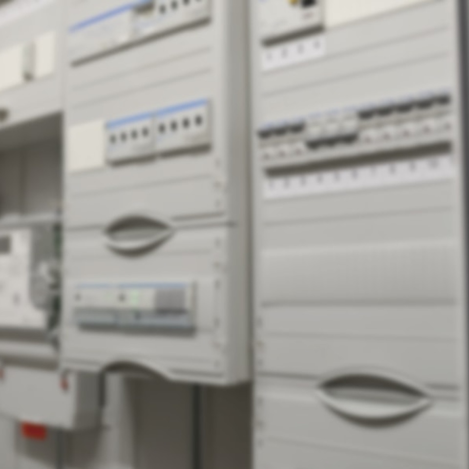 Schalt­schrank­bau bei Elektrotechnik Homeier GmbH in Alteglofsheim